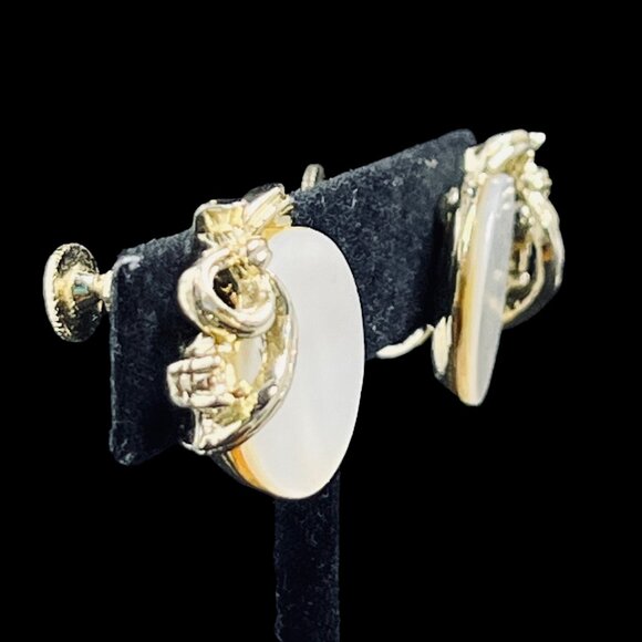 Lisner Gold Tone Bow With Round Mother Of Pearl Screw Back Earrings (5282) - Picture 4 of 7